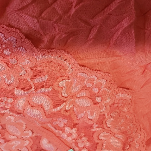 Multi colored undershirts - Picture 2 of 2